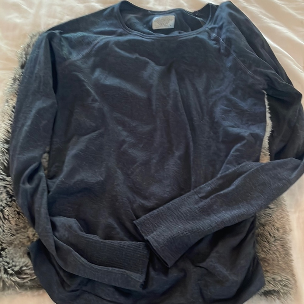Athleta fitted long sleeve shirt
